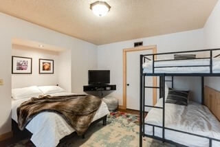 Bunkroom and kids room